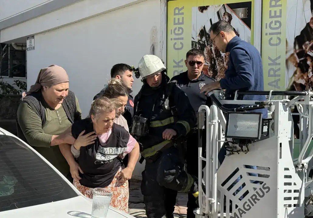 Apartmanda 6 Kişi Mahsur Kaldı: "Çatıya Ulaşsaydı Kurtuluş Yoktu" 11